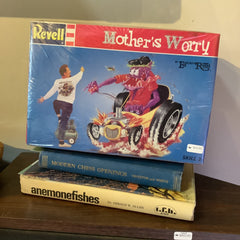 Flyby Provisions - Vintage Toys - Ed Roth Mothers Worry 1996 Revell set