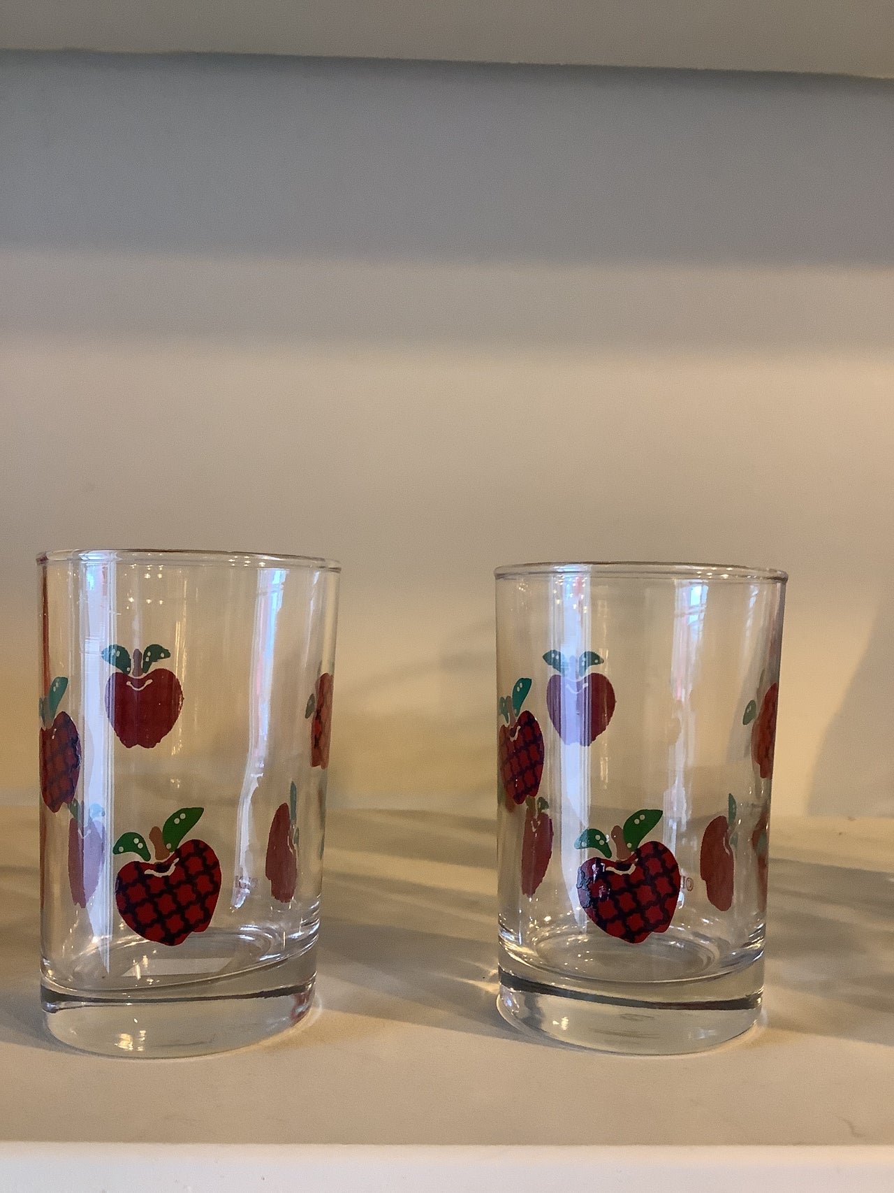 Apple Vintage - Vintage Glassware - Vintage Hand painted Apples Glass set