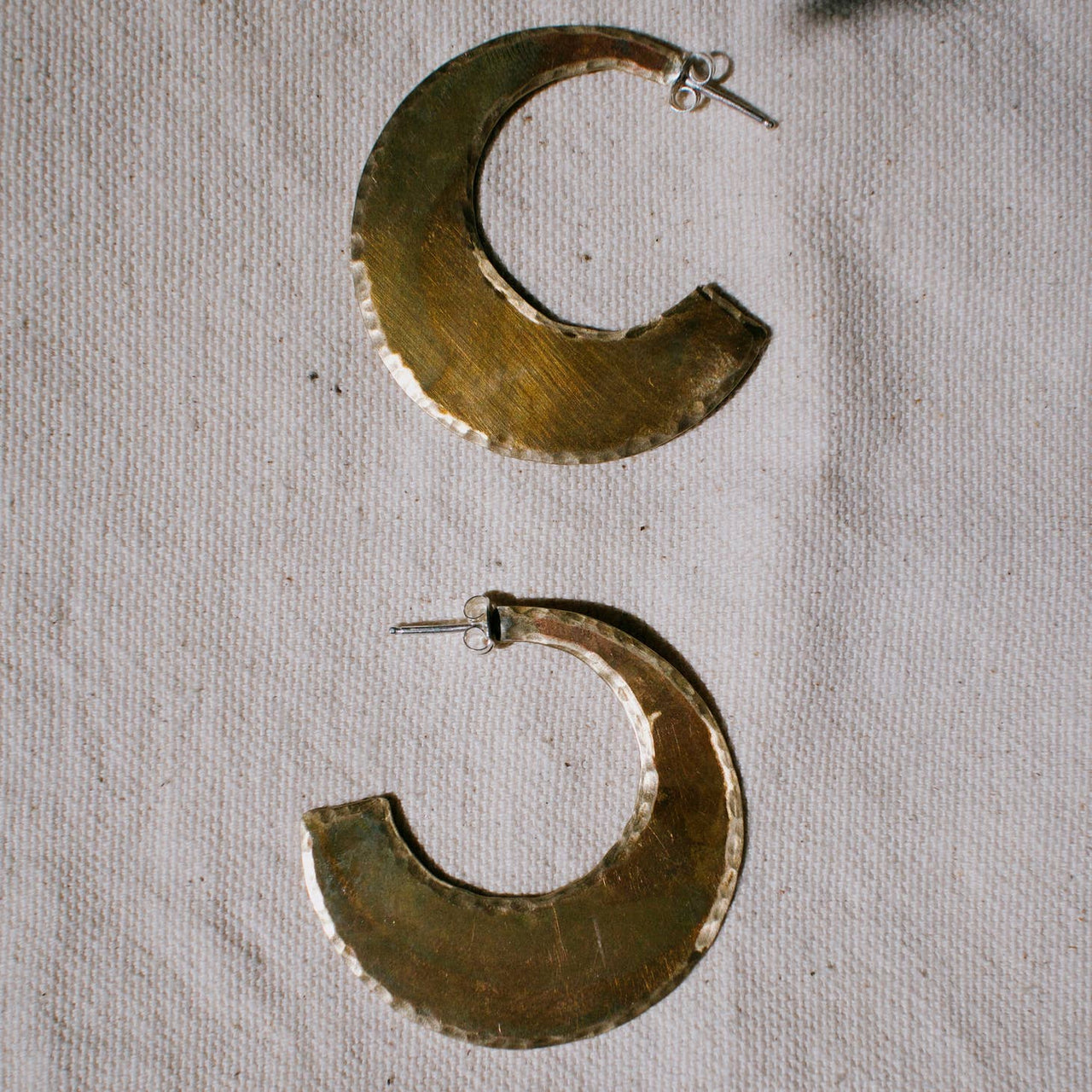Horsethief - Hammered Brass Geometric Hoop Earrings