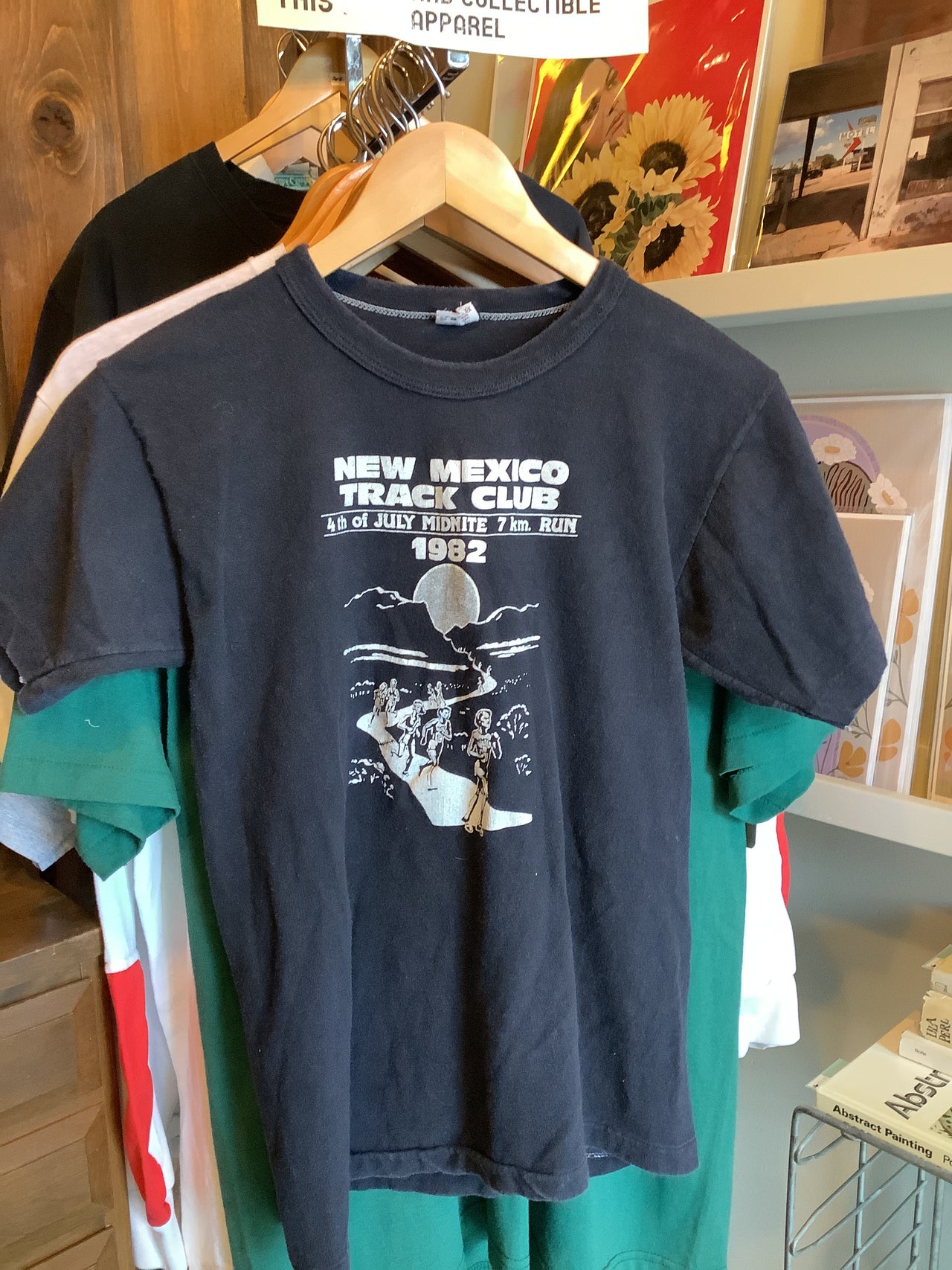 Apple Vintage - Vintage Clothing - Vintage NEW MEXICO track club tee