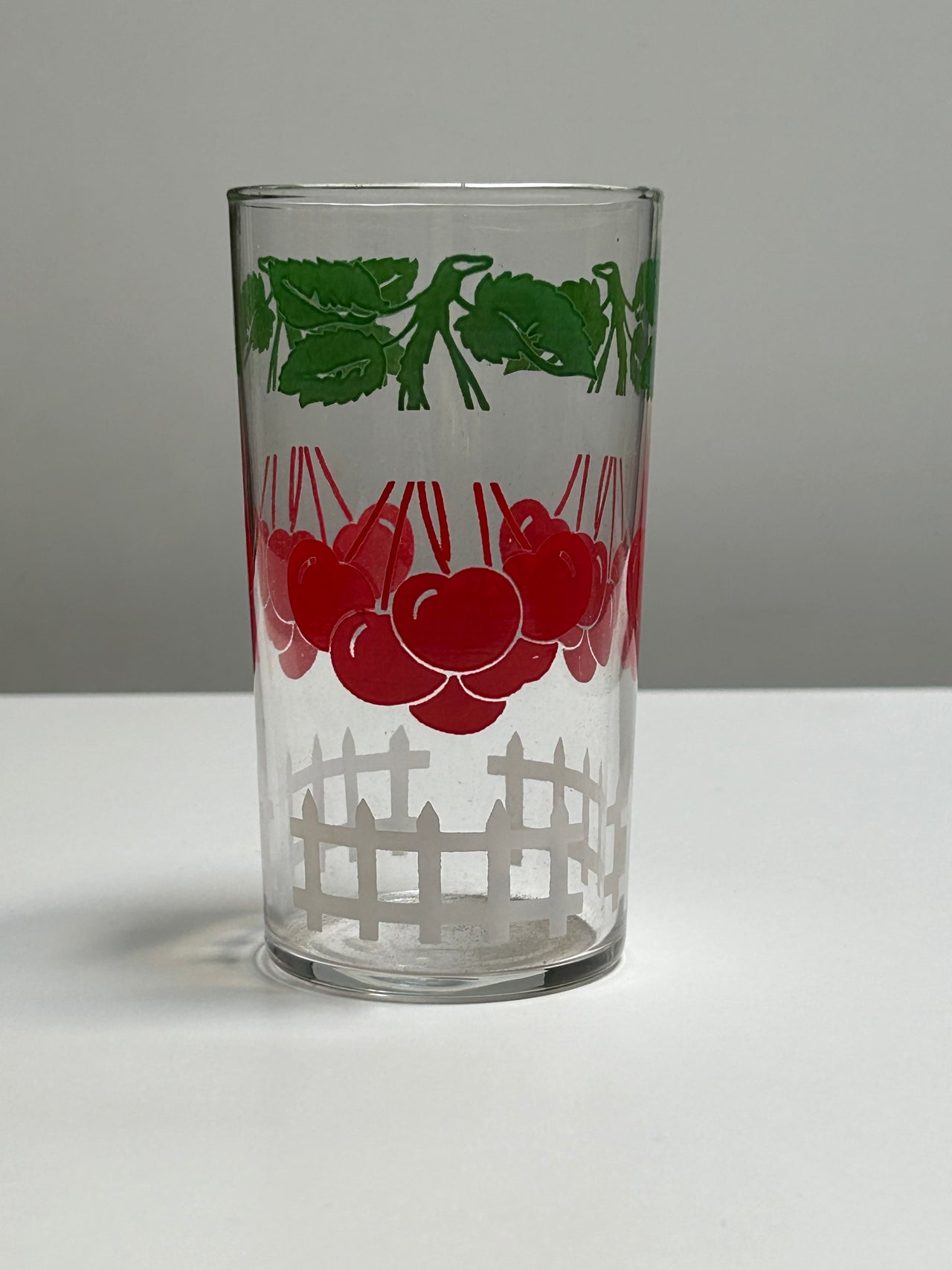 Apple vintage - glass - cherry’s