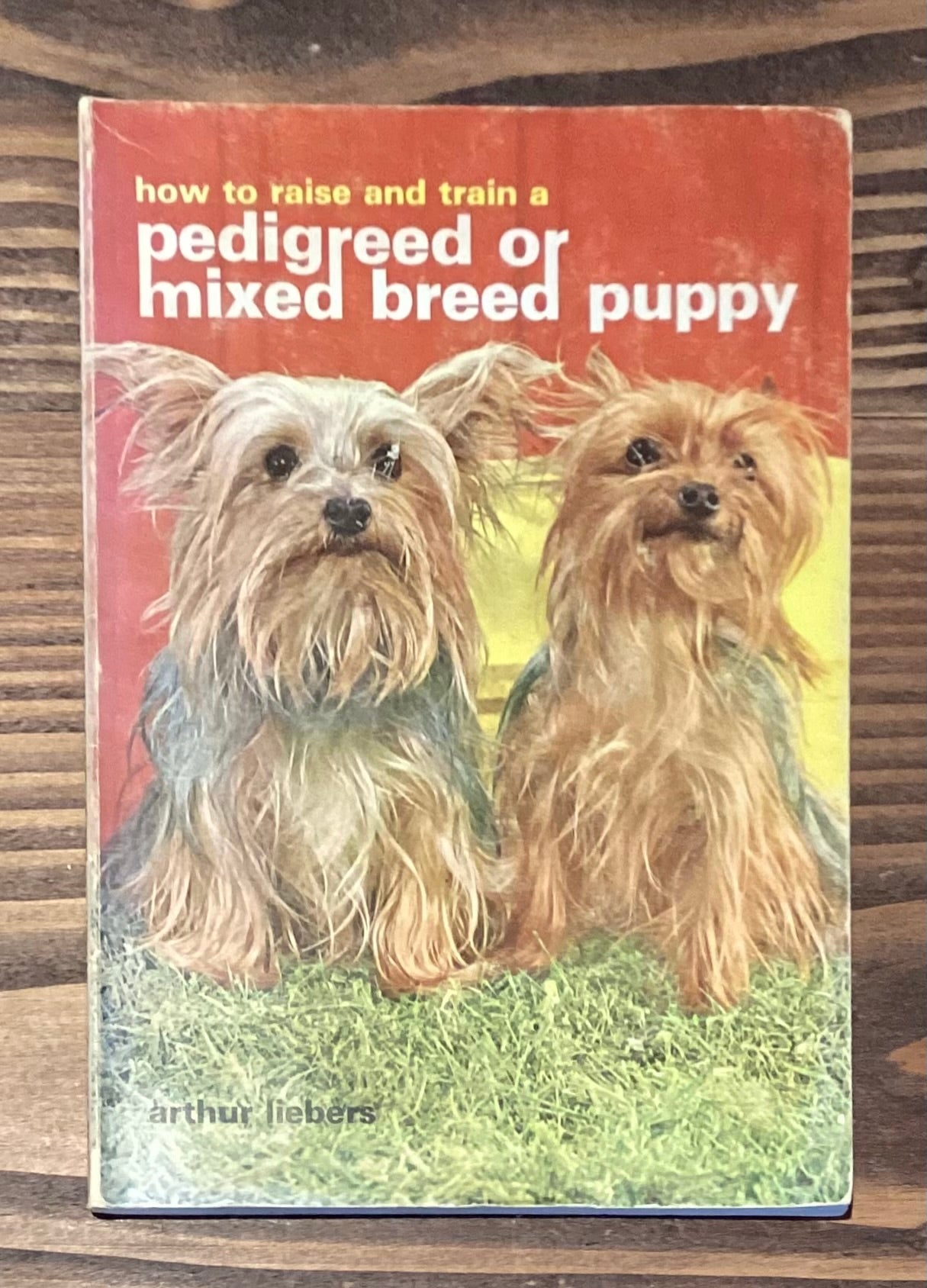 Apple Vintage - Books - how to raise and train dog