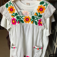 Flyby Provisions - Vintage Clothing - Vintage Hippie Top flowers