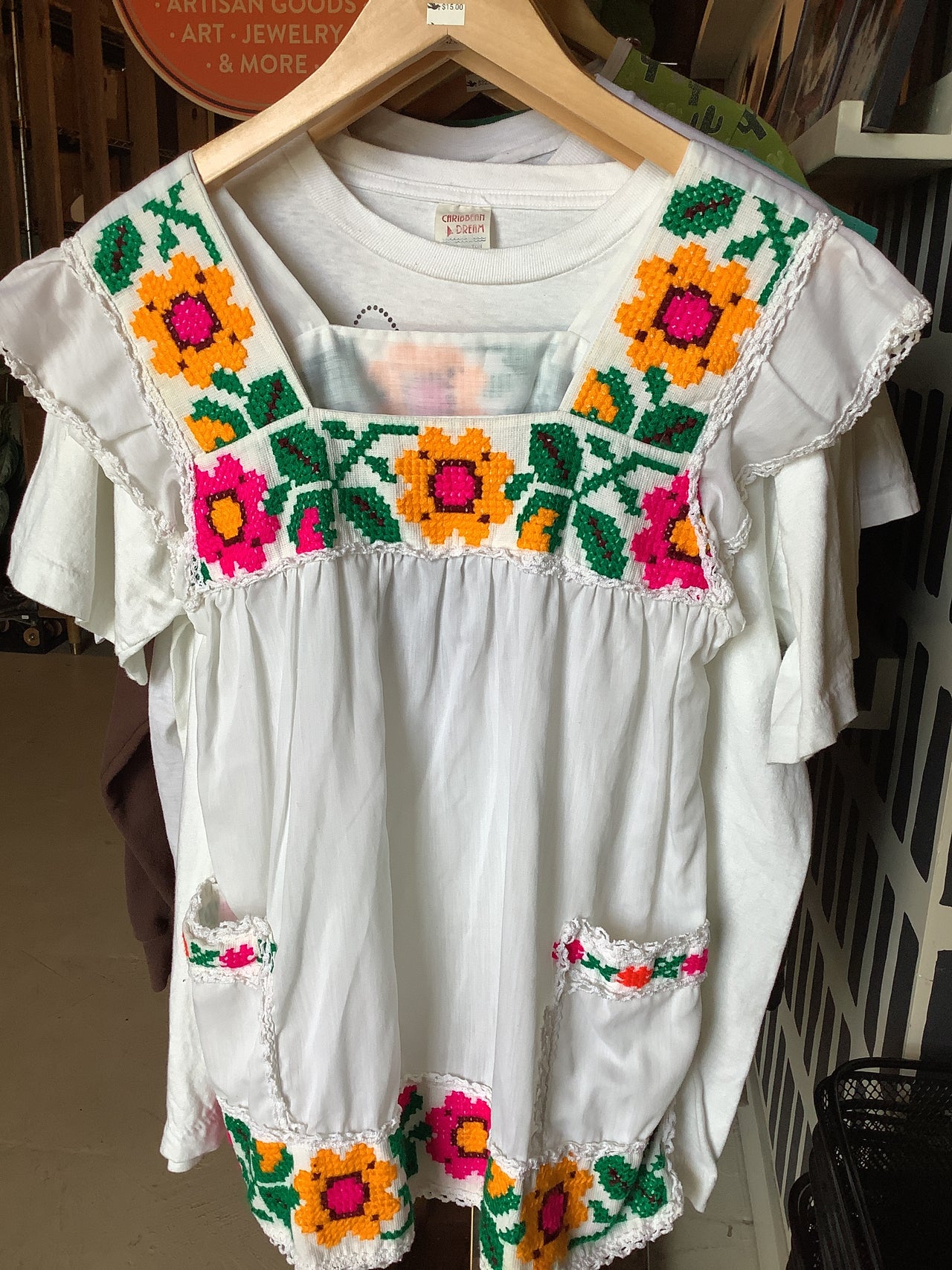 Flyby Provisions - Vintage Clothing - Vintage Hippie Top flowers