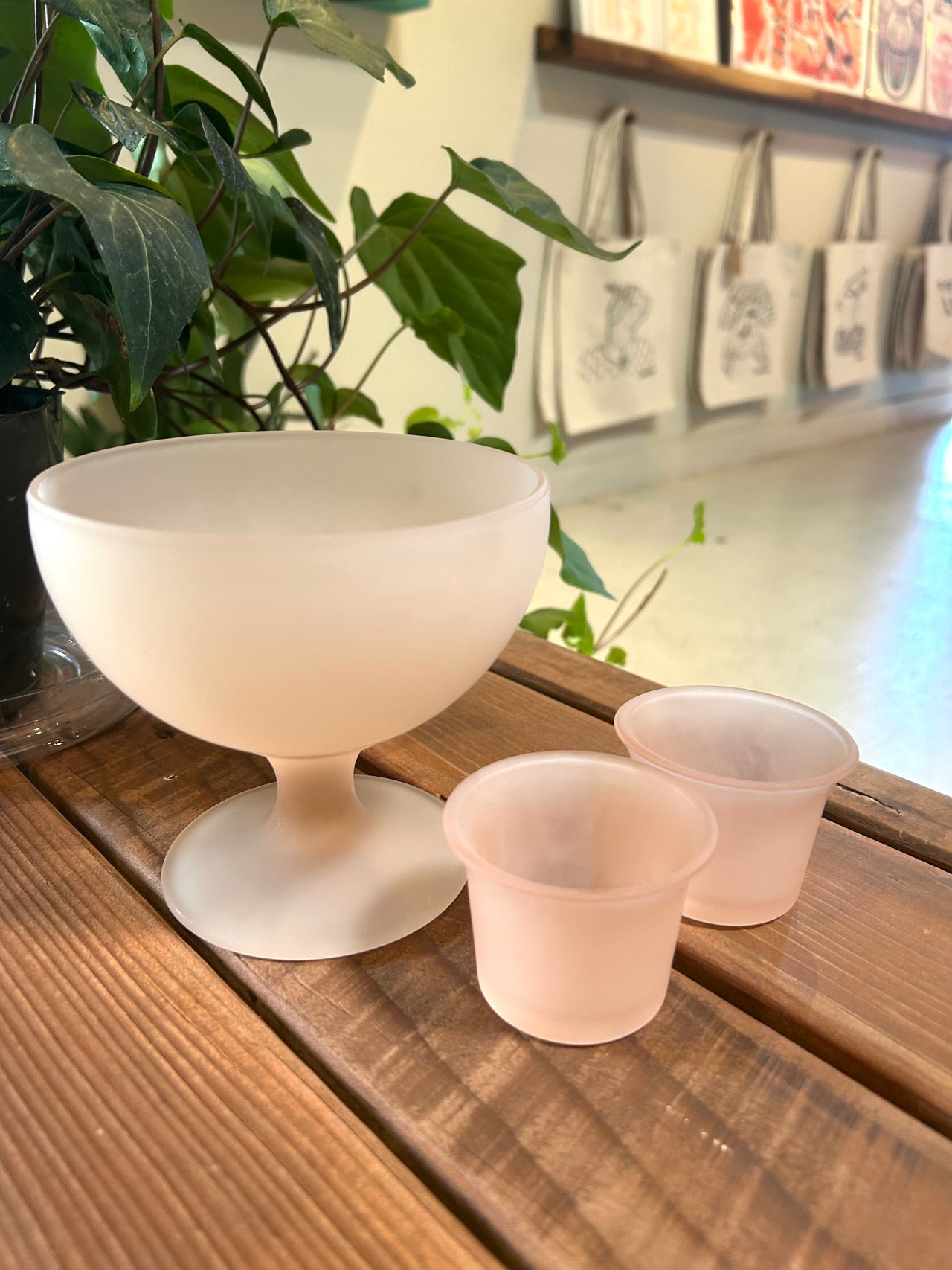 Flyby - Vintage Frosted Peach\Pink Glassware Set