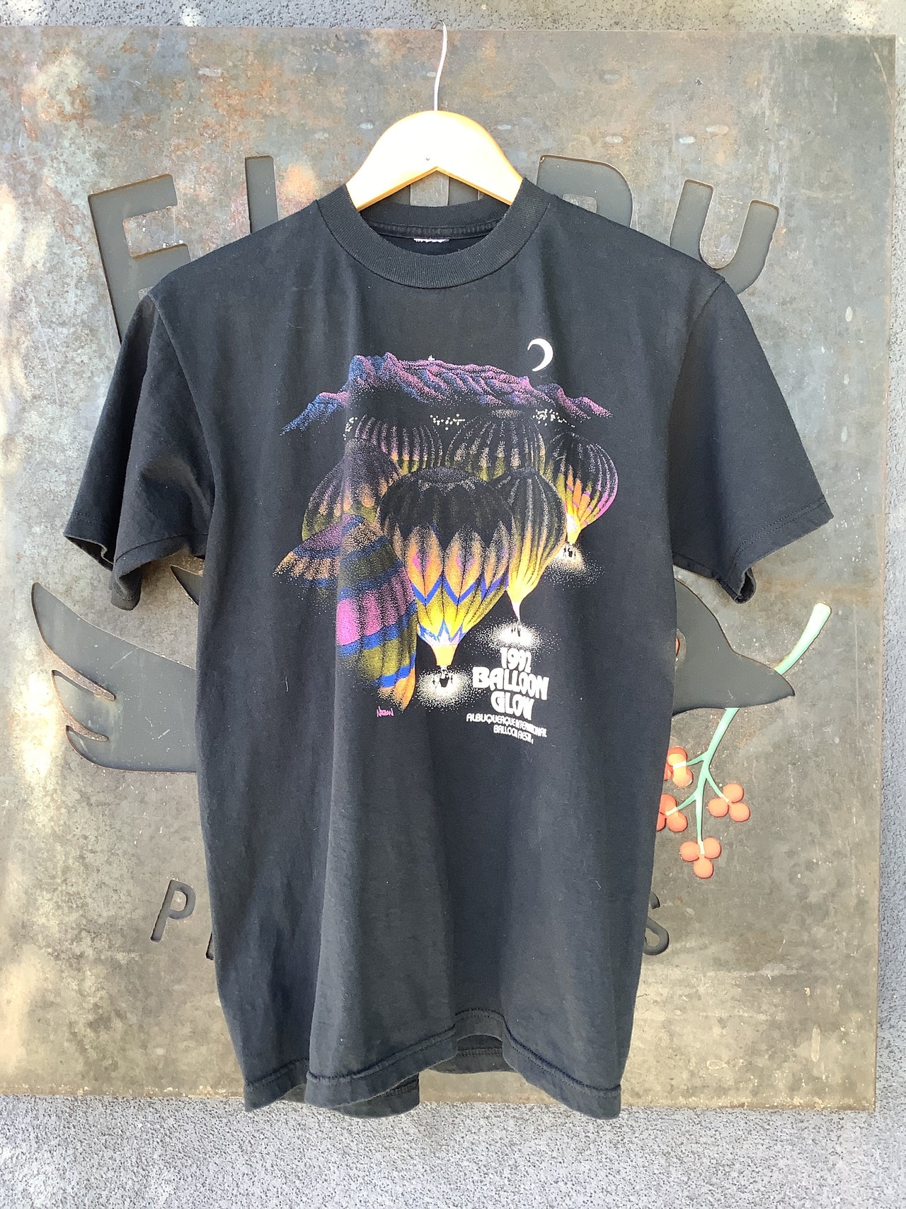 Vintage Clothing - Vintage 1992 Balloon Glow tee